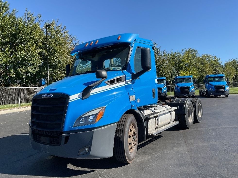 Day Cab Tractor-Heavy Duty Tractors-Freightliner-2019-T11664ST-Lancaster-PA-606,827\n\t\tmiles-$ 25,000 - Image 3