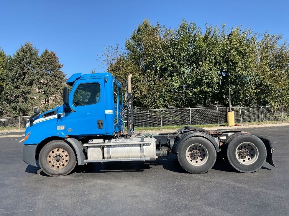 Day Cab Tractor-Heavy Duty Tractors-Freightliner-2019-T11664ST-Lancaster-PA-606,827\n\t\tmiles-$ 25,000 - Image 4