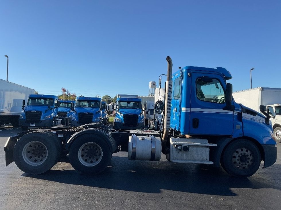 Day Cab Tractor-Heavy Duty Tractors-Freightliner-2019-T11664ST-Lancaster-PA-606,827\n\t\tmiles-$ 25,000 - Image 8