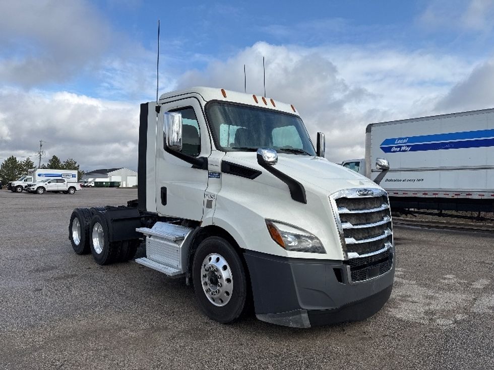 Day Cab Tractor-Heavy Duty Tractors-Freightliner-2019-T11664ST-Lansing-MI-236,164\n\t\tmiles-$ 48,500 - Image 1