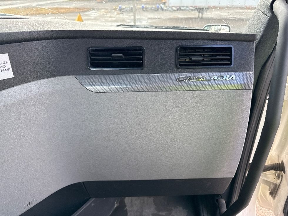 Day Cab Tractor-Heavy Duty Tractors-Freightliner-2019-T11664ST-Lansing-MI-236,164\n\t\tmiles-$ 48,500 - Image 13