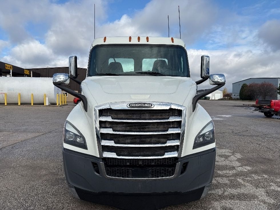 Day Cab Tractor-Heavy Duty Tractors-Freightliner-2019-T11664ST-Lansing-MI-236,164\n\t\tmiles-$ 48,500 - Image 2