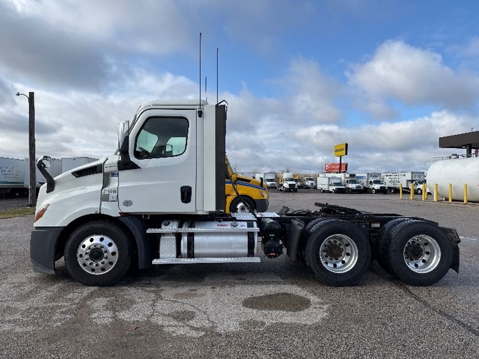 Day Cab Tractor-Heavy Duty Tractors-Freightliner-2019-T11664ST-Lansing-MI-236,164\n\t\tmiles-$ 48,500 - Image 4