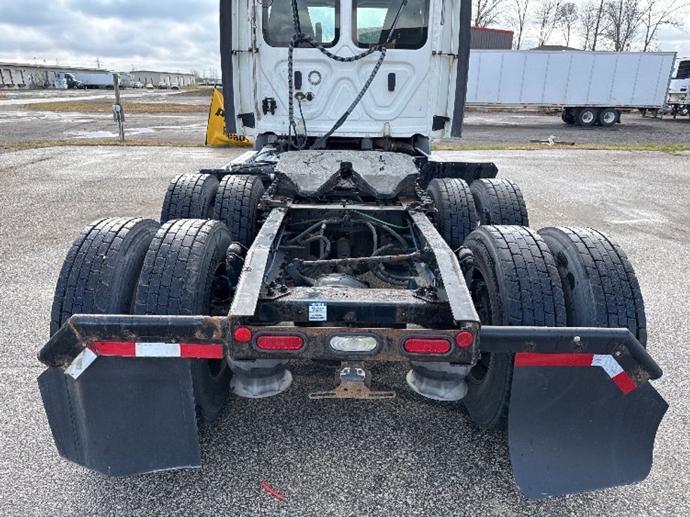Day Cab Tractor-Heavy Duty Tractors-Freightliner-2019-T11664ST-Lansing-MI-236,164\n\t\tmiles-$ 48,500 - Image 6