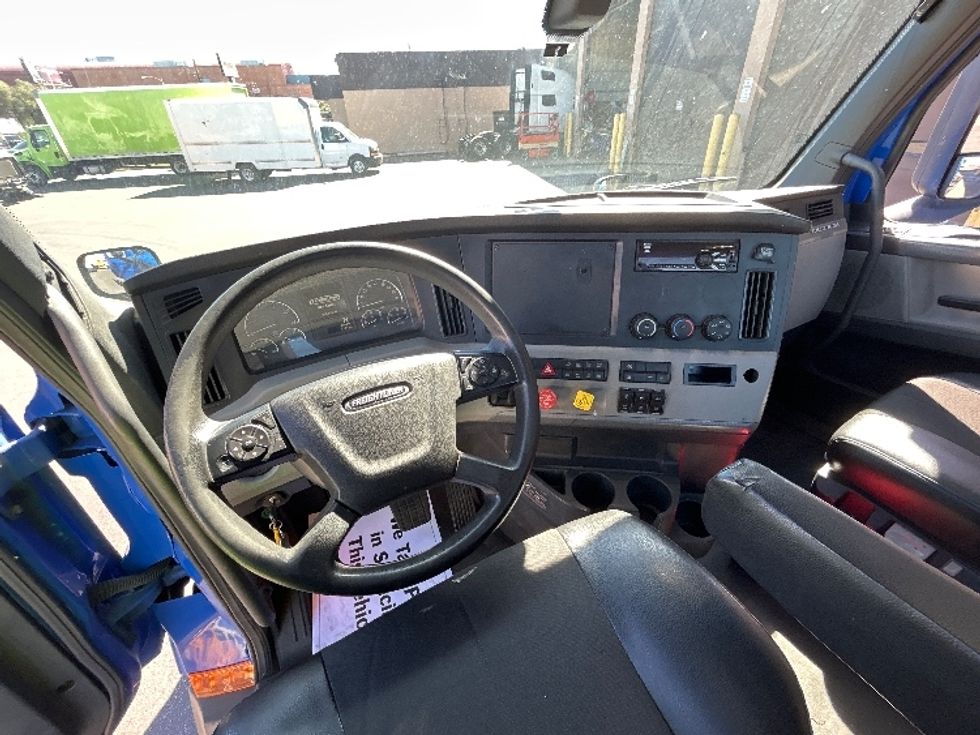 Day Cab Tractor-Heavy Duty Tractors-Freightliner-2019-T11664ST-Las Vegas-NV-253,727\n\t\tmiles-$ 53,250 - Image 11