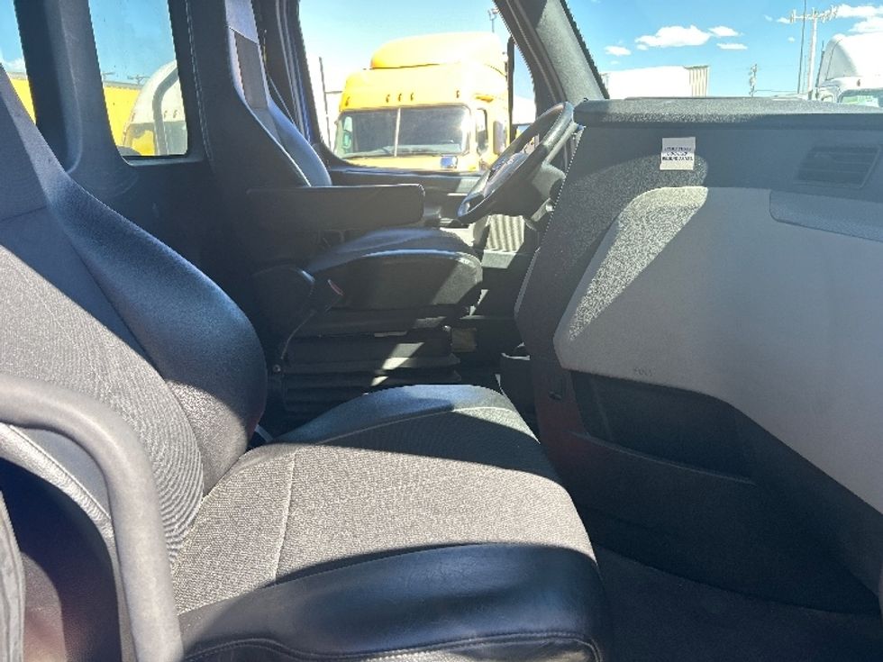 Day Cab Tractor-Heavy Duty Tractors-Freightliner-2019-T11664ST-Las Vegas-NV-253,727\n\t\tmiles-$ 53,250 - Image 14