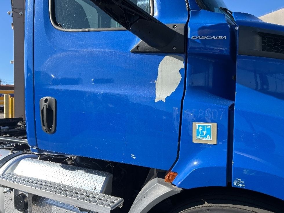 Day Cab Tractor-Heavy Duty Tractors-Freightliner-2019-T11664ST-Las Vegas-NV-253,727\n\t\tmiles-$ 53,250 - Image 19