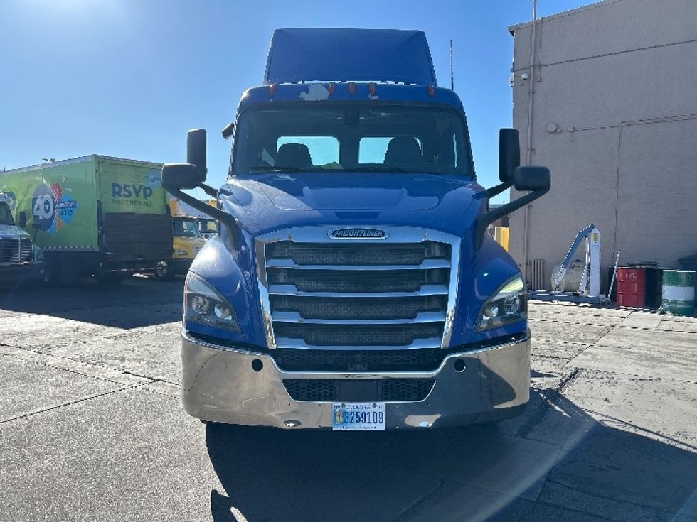 Day Cab Tractor-Heavy Duty Tractors-Freightliner-2019-T11664ST-Las Vegas-NV-253,727\n\t\tmiles-$ 53,250 - Image 2