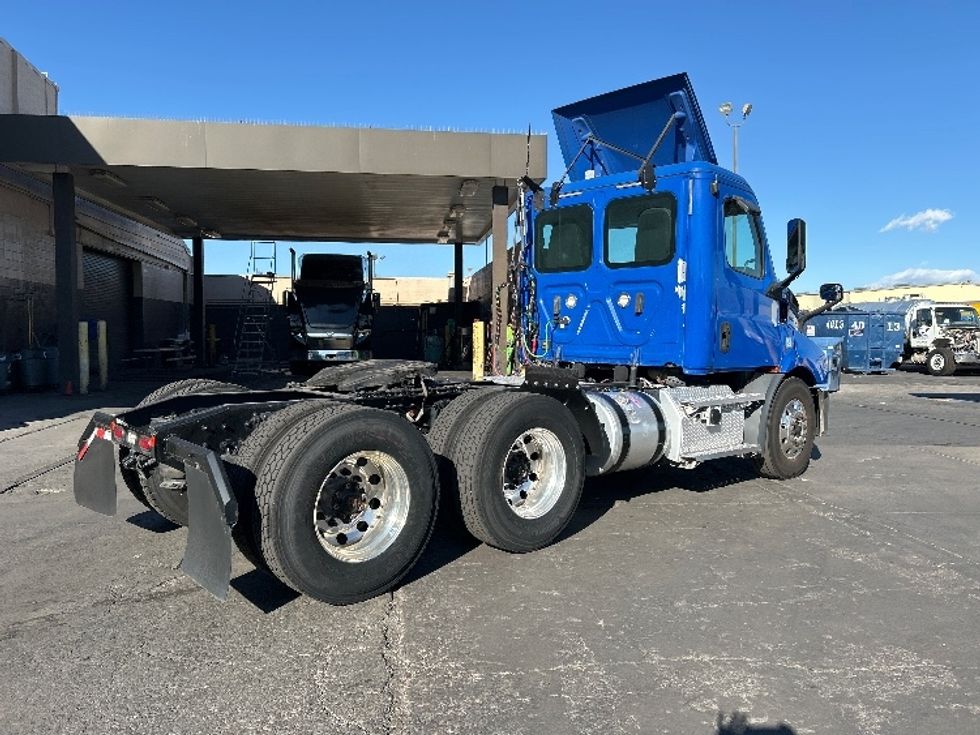 Day Cab Tractor-Heavy Duty Tractors-Freightliner-2019-T11664ST-Las Vegas-NV-253,727\n\t\tmiles-$ 53,250 - Image 7