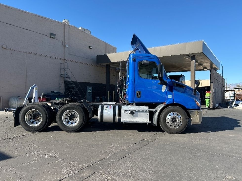 Day Cab Tractor-Heavy Duty Tractors-Freightliner-2019-T11664ST-Las Vegas-NV-253,727\n\t\tmiles-$ 53,250 - Image 8