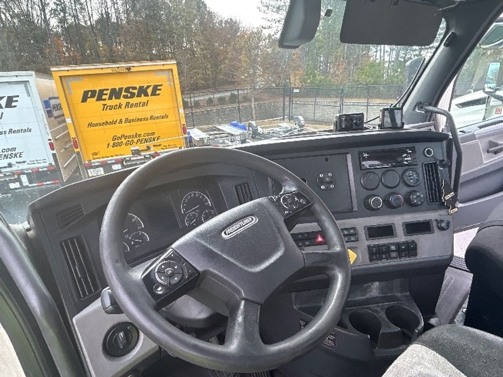 Day Cab Tractor-Heavy Duty Tractors-Freightliner-2019-T11664ST-Lithia Springs-GA-782,184\n\t\tmiles-$ 28,250 - Image 10