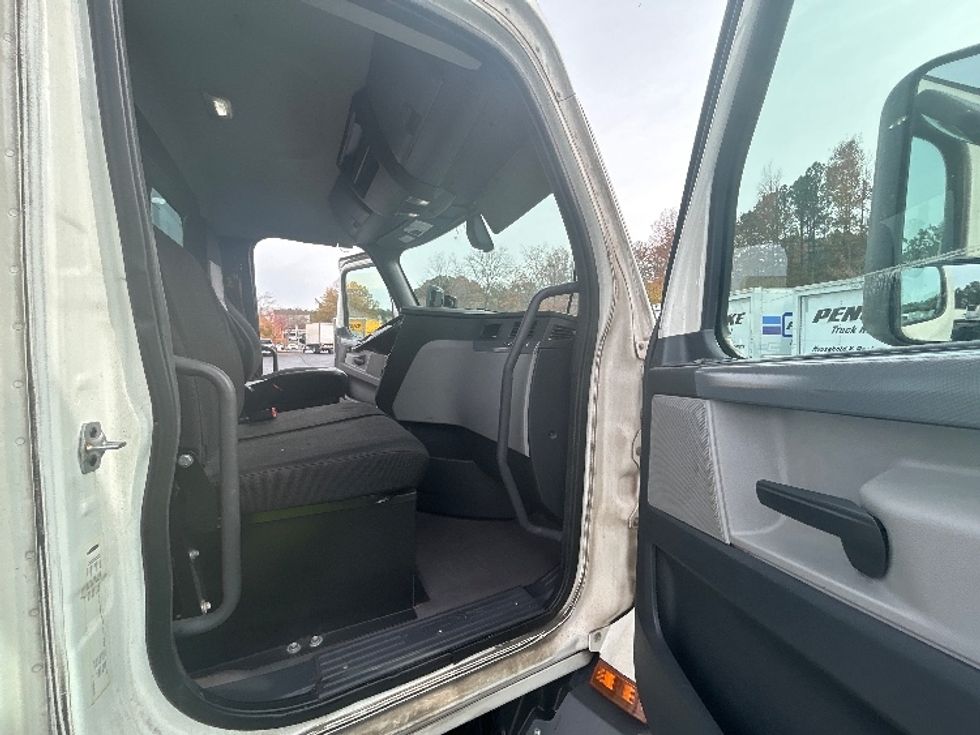 Day Cab Tractor-Heavy Duty Tractors-Freightliner-2019-T11664ST-Lithia Springs-GA-782,184\n\t\tmiles-$ 28,250 - Image 12