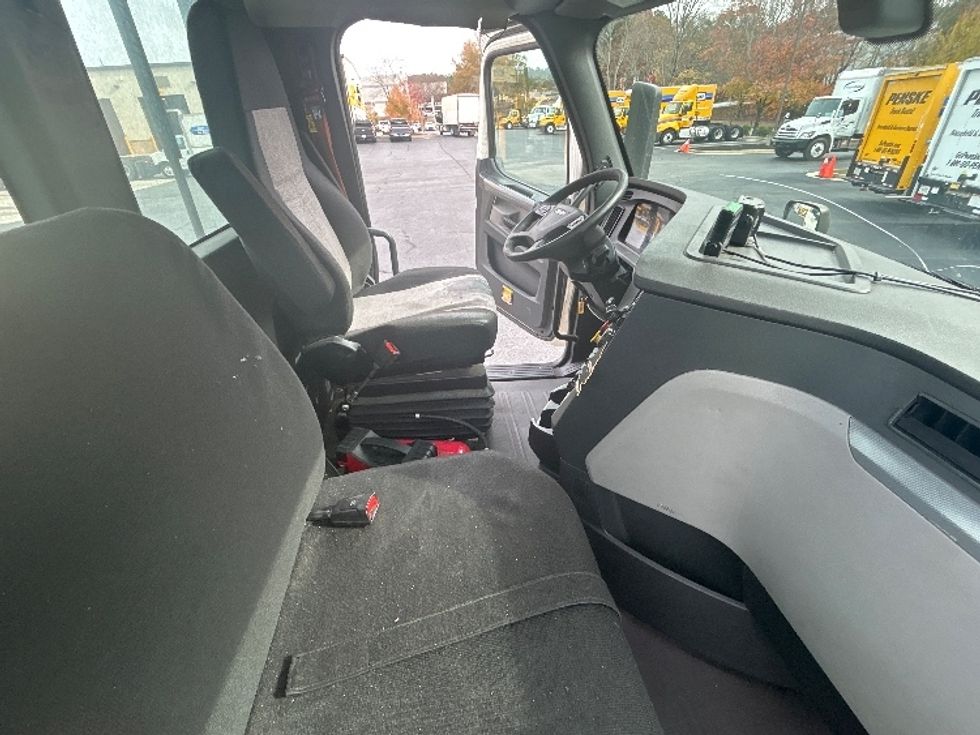 Day Cab Tractor-Heavy Duty Tractors-Freightliner-2019-T11664ST-Lithia Springs-GA-782,184\n\t\tmiles-$ 28,250 - Image 14
