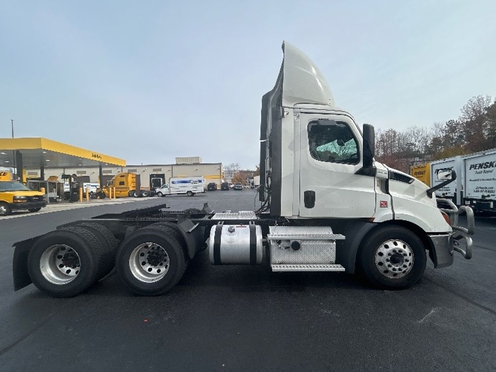 Day Cab Tractor-Heavy Duty Tractors-Freightliner-2019-T11664ST-Lithia Springs-GA-782,184\n\t\tmiles-$ 28,250 - Image 8