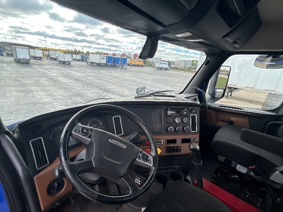 Day Cab Tractor-Heavy Duty Tractors-Freightliner-2019-T11664ST-London-ON-183,147\n\t\tkm-$ 59,750 - Image 10