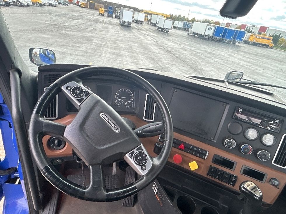 Day Cab Tractor-Heavy Duty Tractors-Freightliner-2019-T11664ST-London-ON-183,147\n\t\tkm-$ 59,750 - Image 11