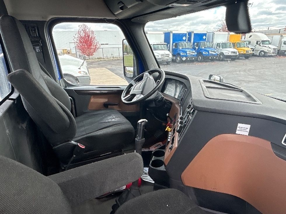 Day Cab Tractor-Heavy Duty Tractors-Freightliner-2019-T11664ST-London-ON-183,147\n\t\tkm-$ 59,750 - Image 14