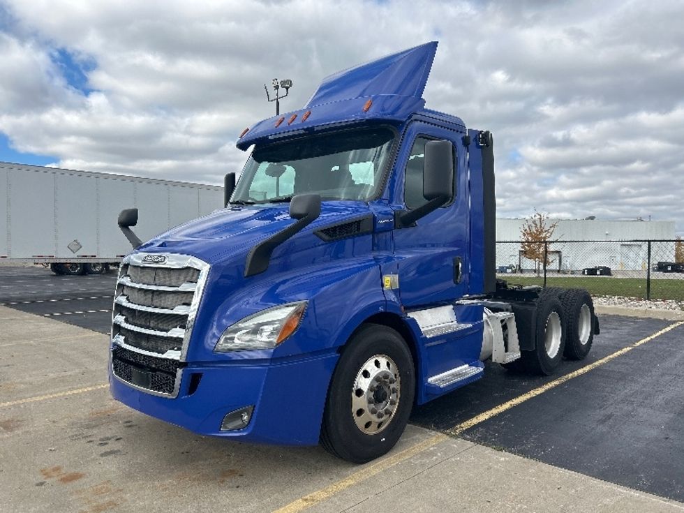 Day Cab Tractor-Heavy Duty Tractors-Freightliner-2019-T11664ST-London-ON-183,147\n\t\tkm-$ 59,750 - Image 3