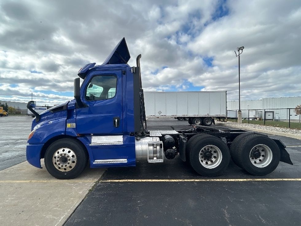 Day Cab Tractor-Heavy Duty Tractors-Freightliner-2019-T11664ST-London-ON-183,147\n\t\tkm-$ 59,750 - Image 4