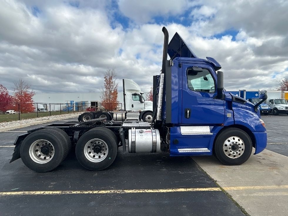 Day Cab Tractor-Heavy Duty Tractors-Freightliner-2019-T11664ST-London-ON-183,147\n\t\tkm-$ 59,750 - Image 8