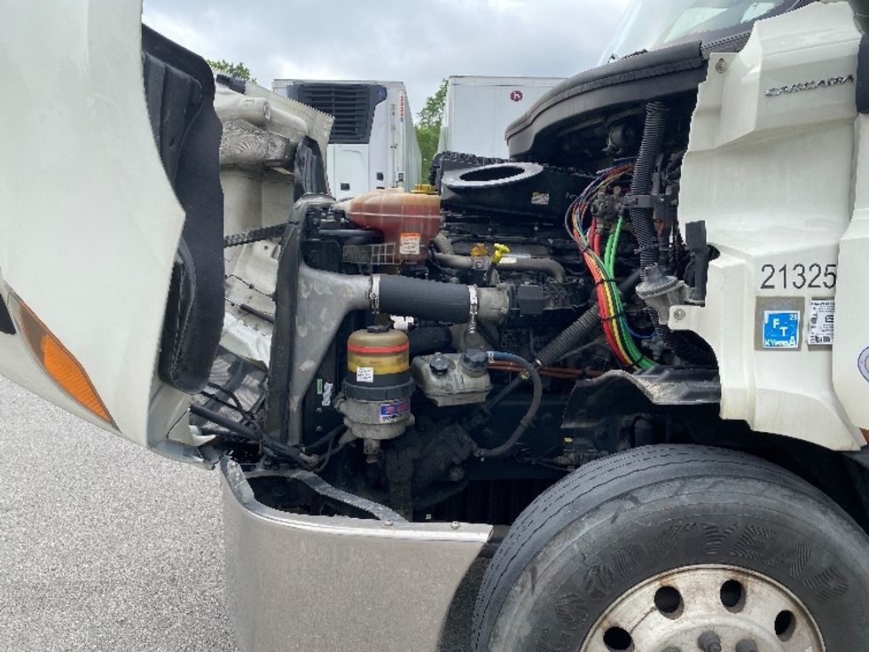 Day Cab Tractor-Heavy Duty Tractors-Freightliner-2019-T11664ST-Louisville-KY-393,766\n\t\tmiles-$ 44,750 - Image 16
