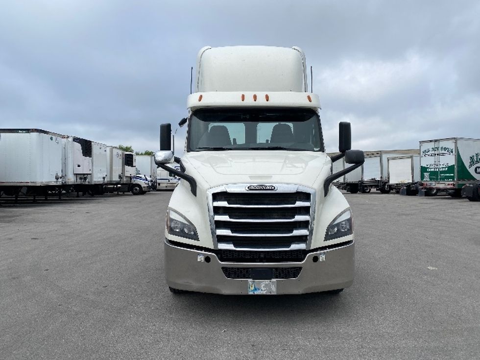 Day Cab Tractor-Heavy Duty Tractors-Freightliner-2019-T11664ST-Louisville-KY-393,766\n\t\tmiles-$ 44,750 - Image 2