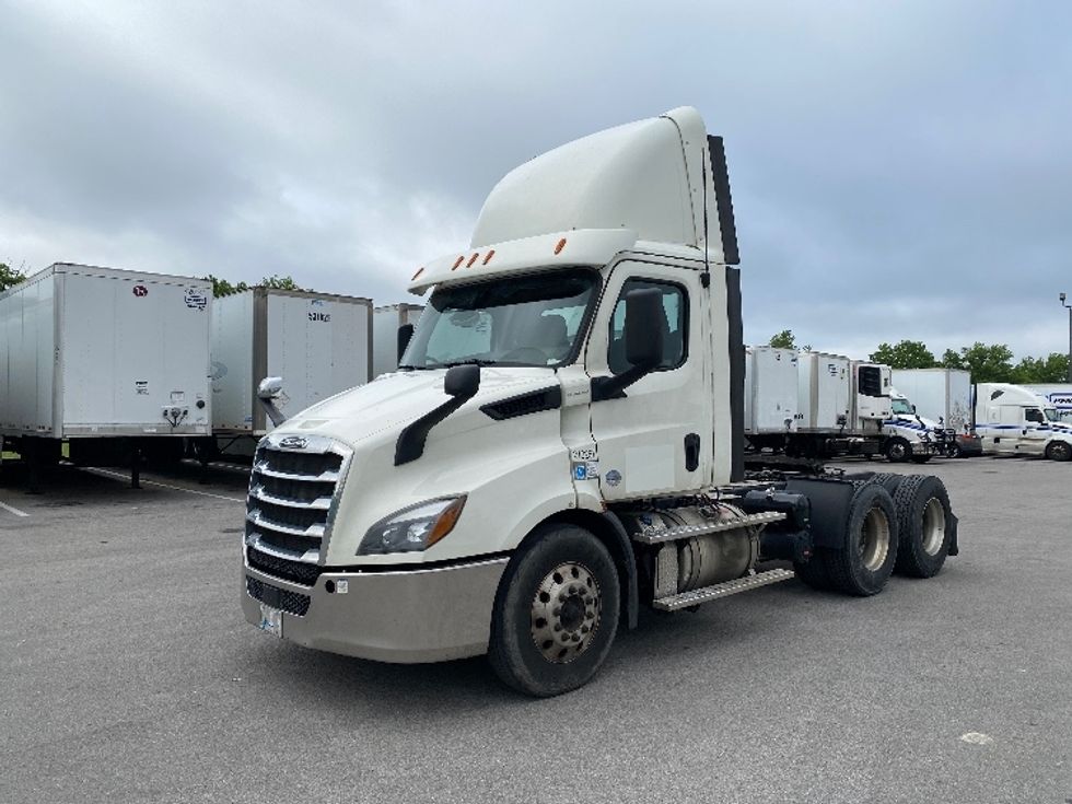 Day Cab Tractor-Heavy Duty Tractors-Freightliner-2019-T11664ST-Louisville-KY-393,766\n\t\tmiles-$ 44,750 - Image 3