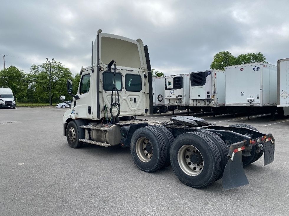 Day Cab Tractor-Heavy Duty Tractors-Freightliner-2019-T11664ST-Louisville-KY-393,766\n\t\tmiles-$ 44,750 - Image 5