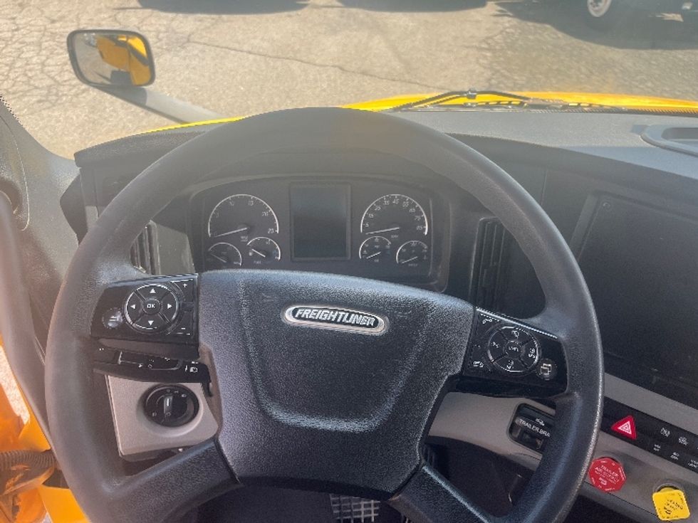 Day Cab Tractor-Heavy Duty Tractors-Freightliner-2019-T11664ST-Martinsville-VA-299,310\n\t\tmiles-$ 47,750 - Image 11