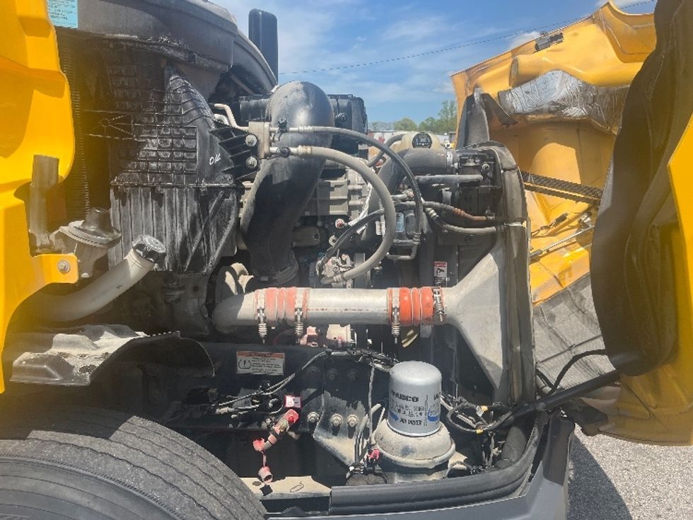 Day Cab Tractor-Heavy Duty Tractors-Freightliner-2019-T11664ST-Martinsville-VA-299,310\n\t\tmiles-$ 47,750 - Image 15