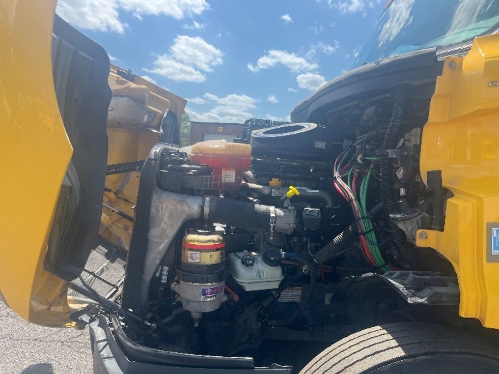 Day Cab Tractor-Heavy Duty Tractors-Freightliner-2019-T11664ST-Martinsville-VA-299,310\n\t\tmiles-$ 47,750 - Image 16