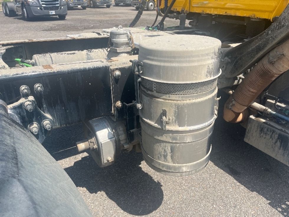 Day Cab Tractor-Heavy Duty Tractors-Freightliner-2019-T11664ST-Martinsville-VA-299,310\n\t\tmiles-$ 47,750 - Image 18