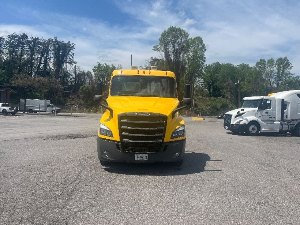 Day Cab Tractor-Heavy Duty Tractors-Freightliner-2019-T11664ST-Martinsville-VA-299,310\n\t\tmiles-$ 47,750 - Image 2