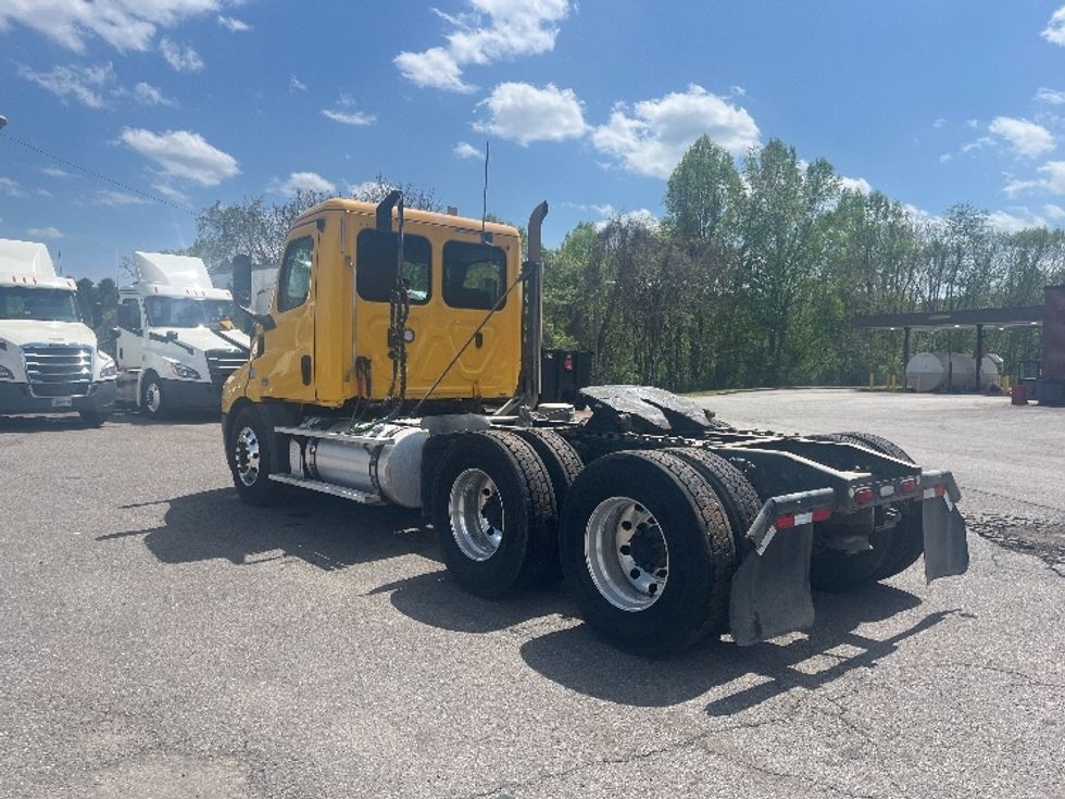 Day Cab Tractor-Heavy Duty Tractors-Freightliner-2019-T11664ST-Martinsville-VA-299,310\n\t\tmiles-$ 47,750 - Image 5