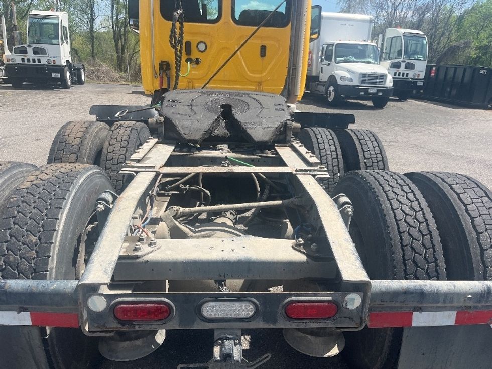 Day Cab Tractor-Heavy Duty Tractors-Freightliner-2019-T11664ST-Martinsville-VA-299,310\n\t\tmiles-$ 47,750 - Image 6