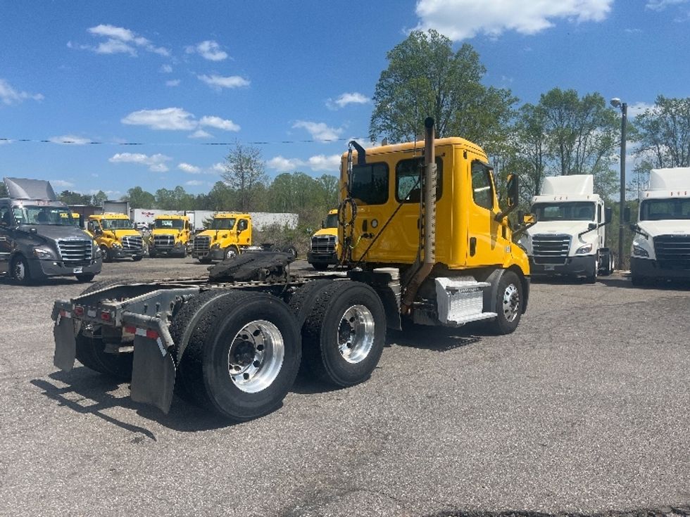 Day Cab Tractor-Heavy Duty Tractors-Freightliner-2019-T11664ST-Martinsville-VA-299,310\n\t\tmiles-$ 47,750 - Image 7