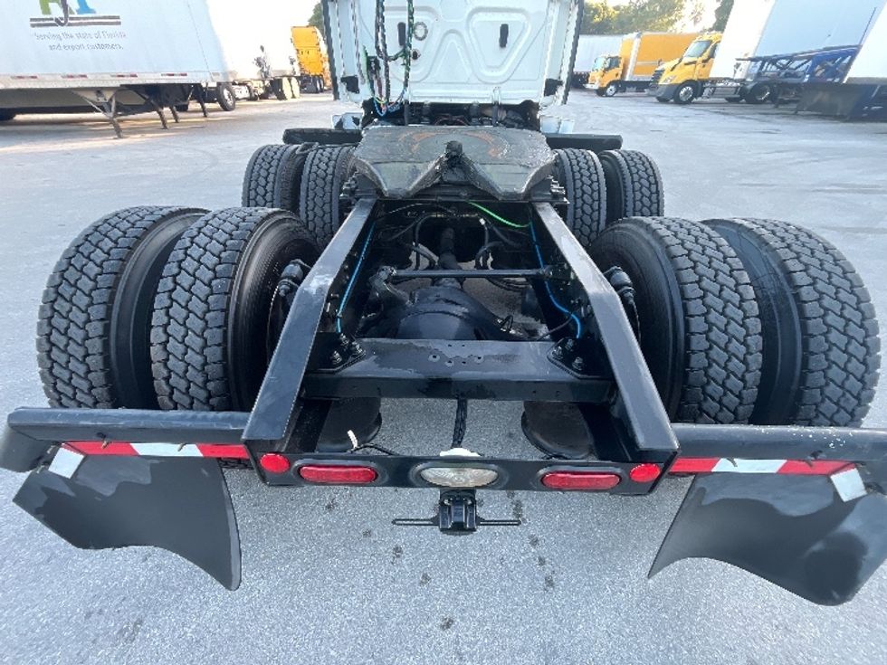Day Cab Tractor-Heavy Duty Tractors-Freightliner-2019-T11664ST-Medley-FL-98,215\n\t\tmiles-$ 57,000 - Image 6