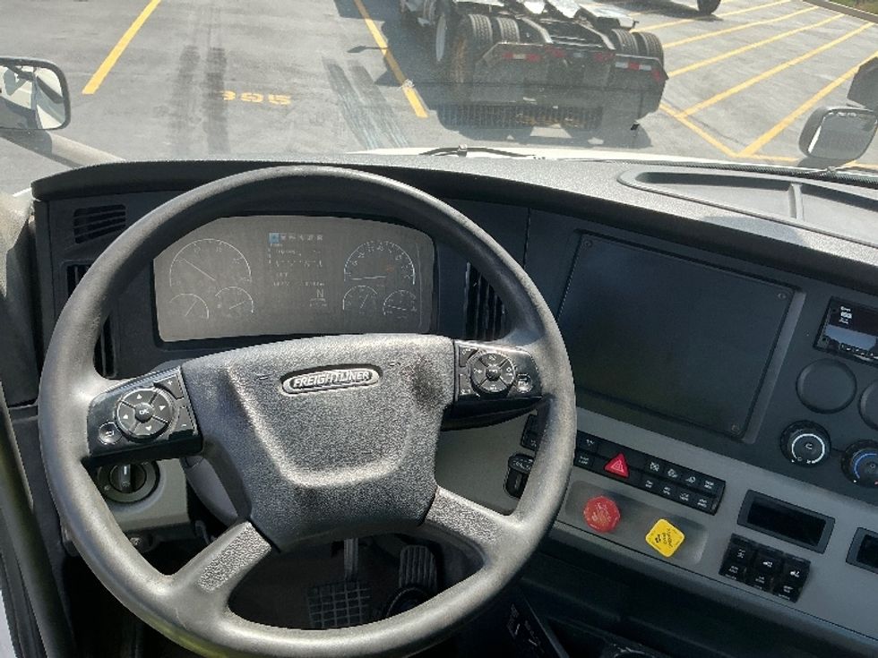 Day Cab Tractor-Heavy Duty Tractors-Freightliner-2019-T11664ST-Melrose Park-IL-750,344\n\t\tmiles-$ 23,000 - Image 11