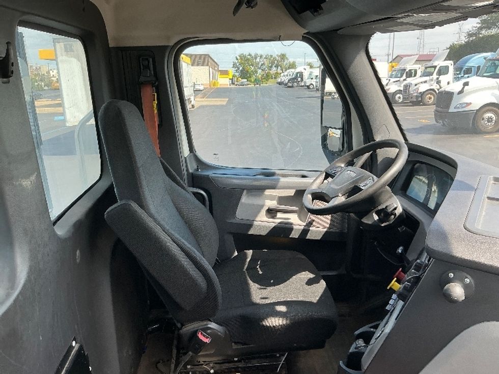 Day Cab Tractor-Heavy Duty Tractors-Freightliner-2019-T11664ST-Melrose Park-IL-750,344\n\t\tmiles-$ 23,000 - Image 14