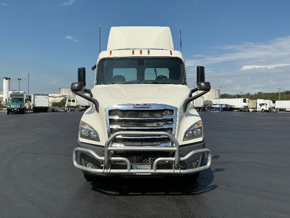 Day Cab Tractor-Heavy Duty Tractors-Freightliner-2019-T11664ST-Melrose Park-IL-750,344\n\t\tmiles-$ 23,000 - Image 2