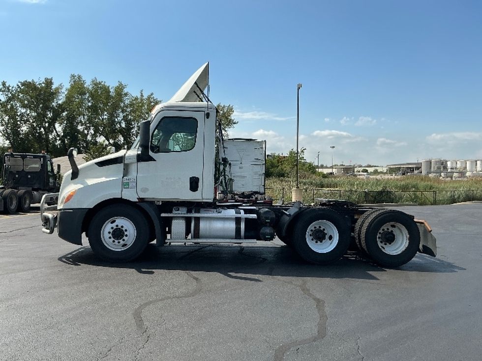 Day Cab Tractor-Heavy Duty Tractors-Freightliner-2019-T11664ST-Melrose Park-IL-750,344\n\t\tmiles-$ 23,000 - Image 4