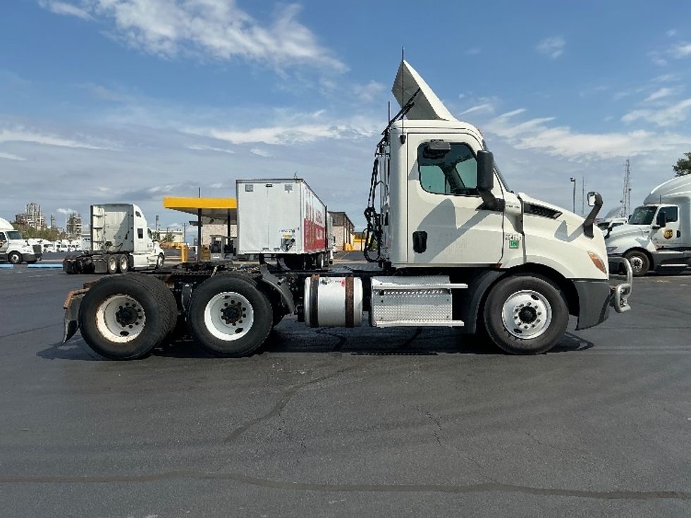 Day Cab Tractor-Heavy Duty Tractors-Freightliner-2019-T11664ST-Melrose Park-IL-750,344\n\t\tmiles-$ 23,000 - Image 8