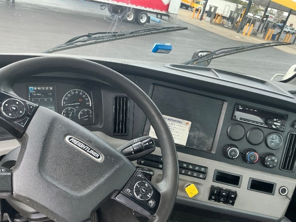 Day Cab Tractor-Heavy Duty Tractors-Freightliner-2019-T11664ST-Melrose Park-IL-767,737\n\t\tmiles-$ 23,000 - Image 11