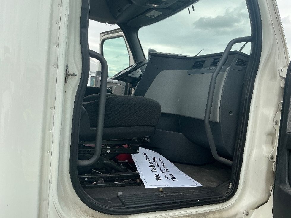 Day Cab Tractor-Heavy Duty Tractors-Freightliner-2019-T11664ST-Melrose Park-IL-767,737\n\t\tmiles-$ 23,000 - Image 12