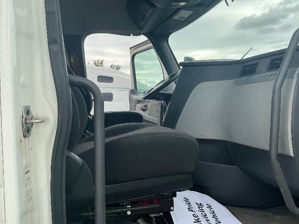 Day Cab Tractor-Heavy Duty Tractors-Freightliner-2019-T11664ST-Melrose Park-IL-767,737\n\t\tmiles-$ 23,000 - Image 14