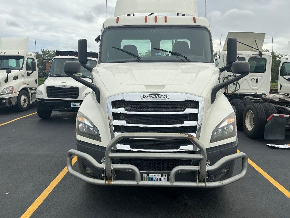 Day Cab Tractor-Heavy Duty Tractors-Freightliner-2019-T11664ST-Melrose Park-IL-767,737\n\t\tmiles-$ 23,000 - Image 2