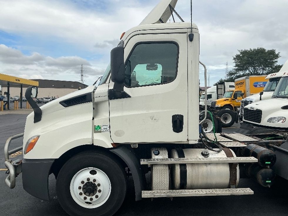 Day Cab Tractor-Heavy Duty Tractors-Freightliner-2019-T11664ST-Melrose Park-IL-767,737\n\t\tmiles-$ 23,000 - Image 4