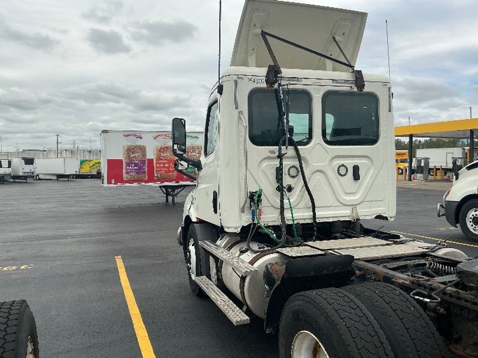 Day Cab Tractor-Heavy Duty Tractors-Freightliner-2019-T11664ST-Melrose Park-IL-767,737\n\t\tmiles-$ 23,000 - Image 5