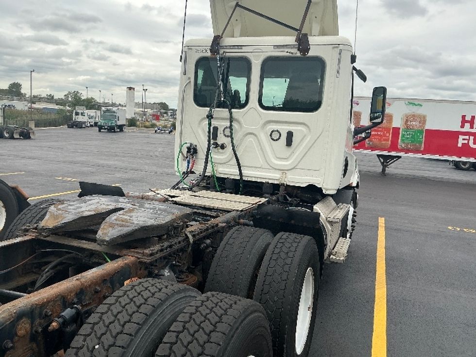 Day Cab Tractor-Heavy Duty Tractors-Freightliner-2019-T11664ST-Melrose Park-IL-767,737\n\t\tmiles-$ 23,000 - Image 7