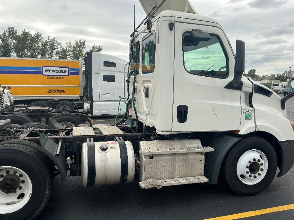 Day Cab Tractor-Heavy Duty Tractors-Freightliner-2019-T11664ST-Melrose Park-IL-767,737\n\t\tmiles-$ 23,000 - Image 8